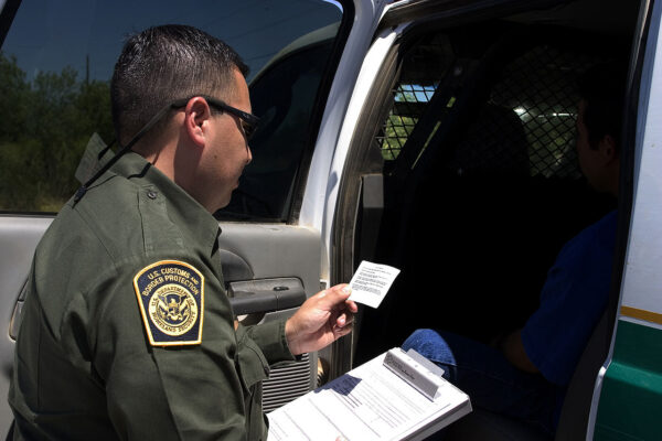 1280px-CBP_Border_Patrol_agent_reads_the_Miranda_rights_.jpg