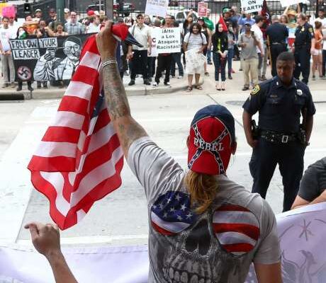 Protesters at the Islamic Dawah Center