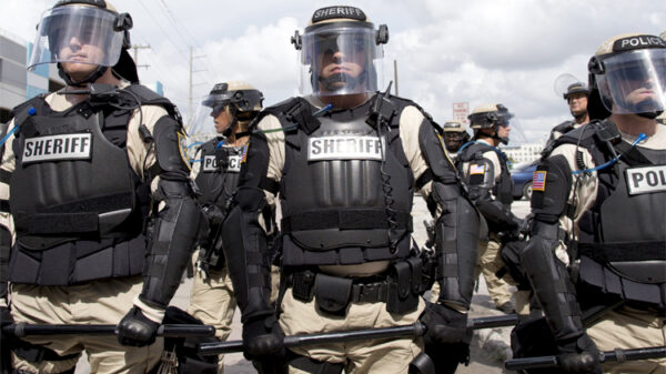 Sheriff's deputies in tactical gear