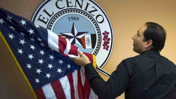 El Cenizo mayor Raul Reyes