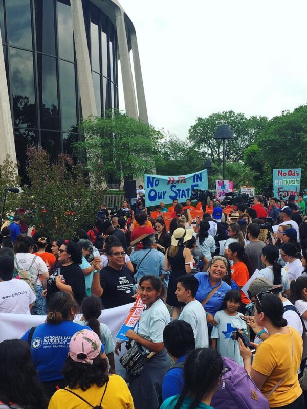 ACLU of Texas rallies outside courthouse