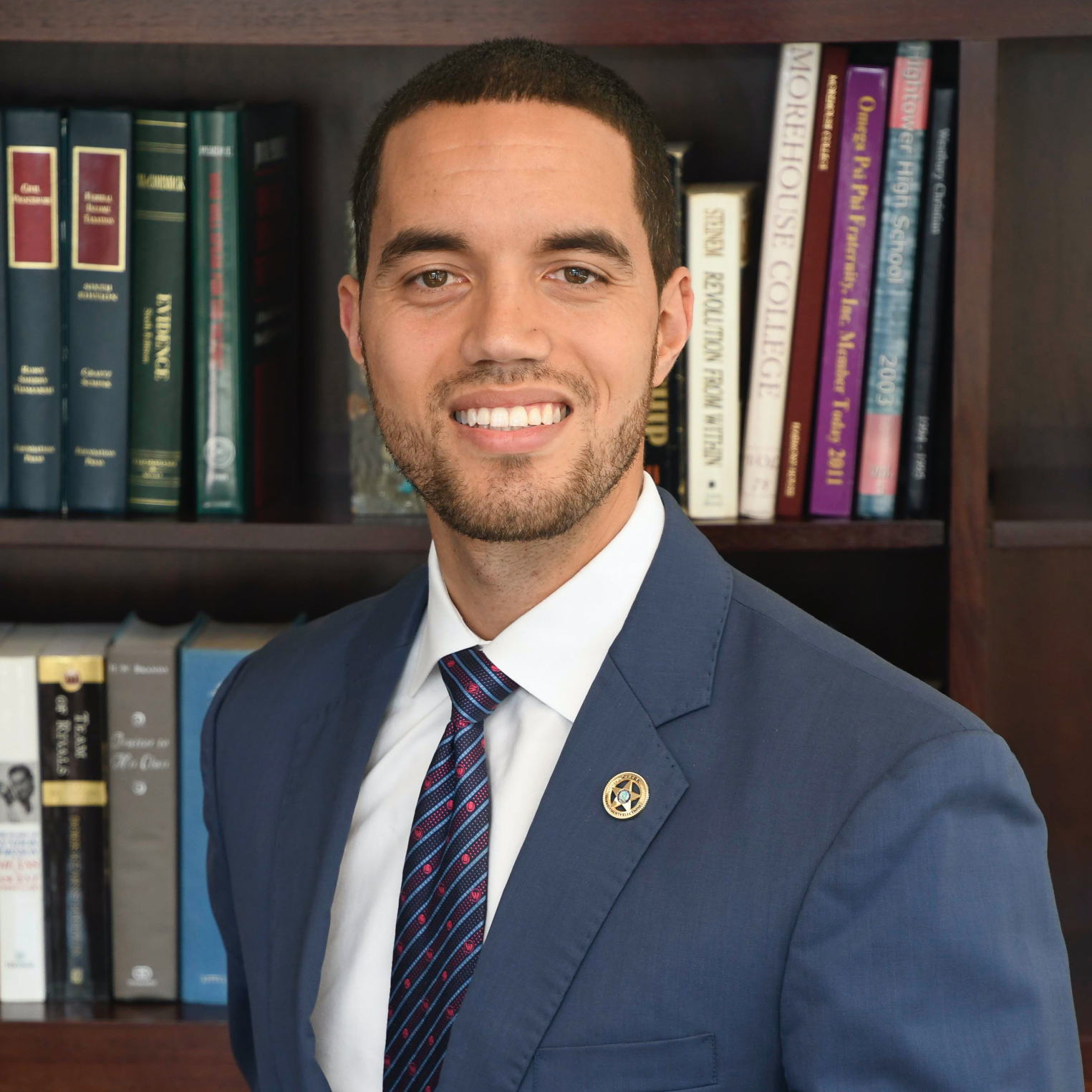 Chris Hollins headshot