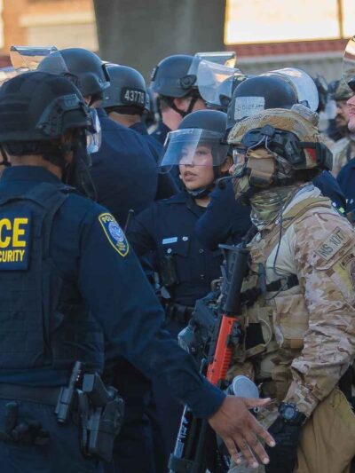 Photo focused on a group of military agents and police officers walking in the street.