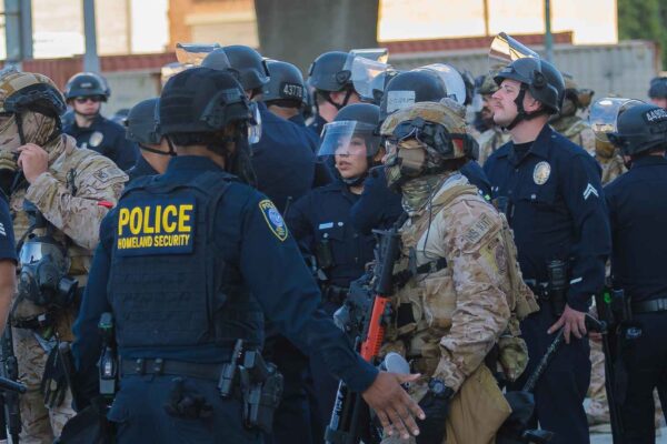 Photo focused on a group of military agents and police officers walking in the street.