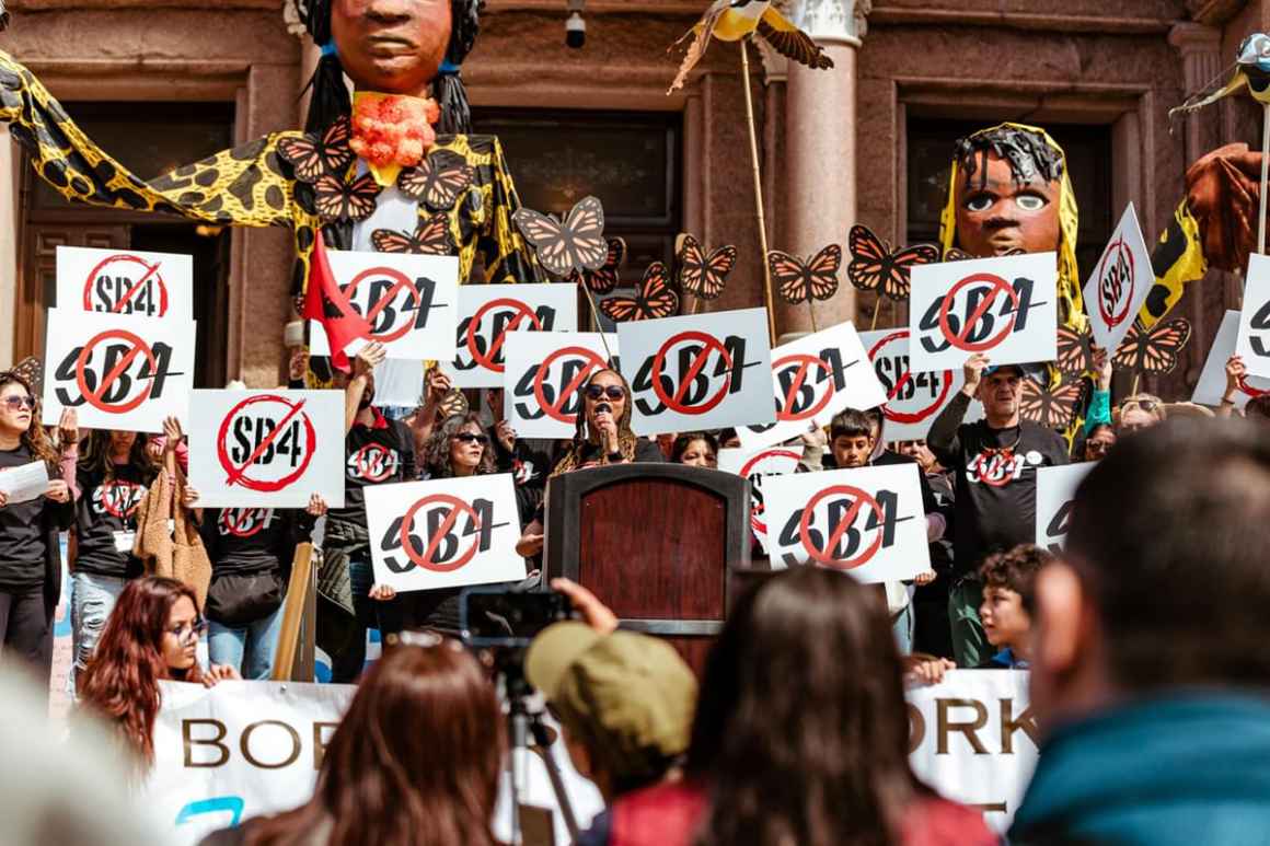 Rally for immigrants' rights in Austin