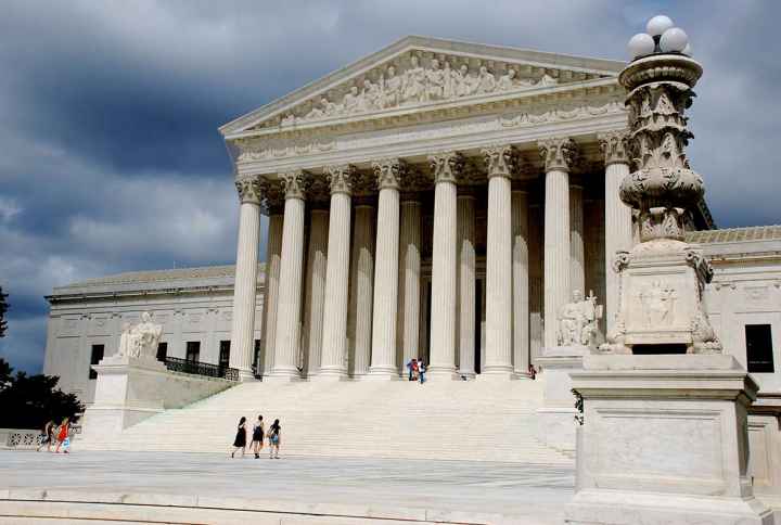 Image of the supreme court building in Washington, DC