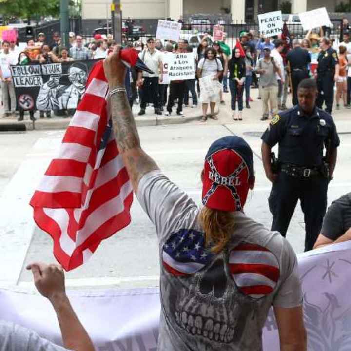 Protesters at the Islamic Dawah Center